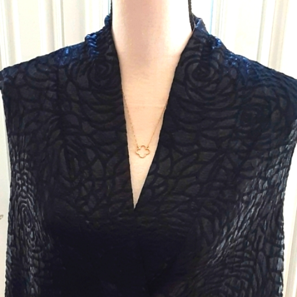 Vera Wang Black Sleeveless V-neck Blouse Size Large